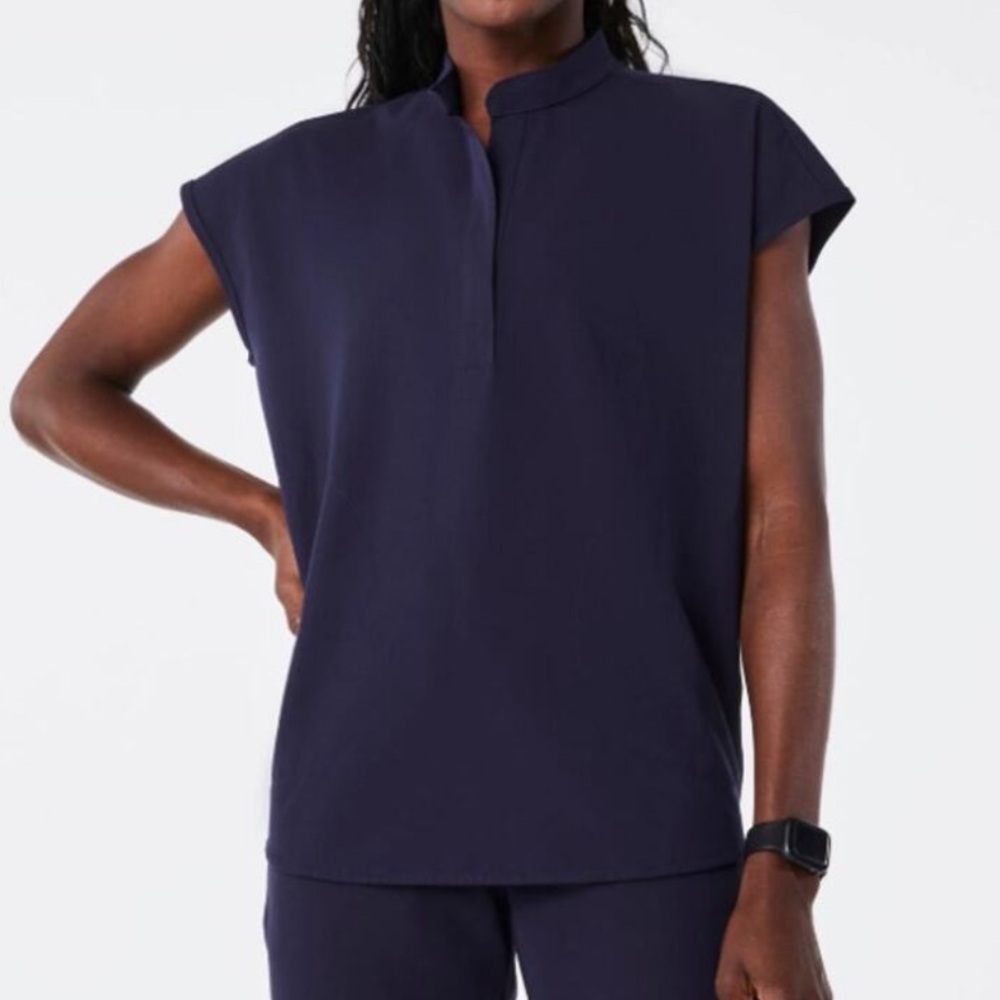 Figs Rafaela scrub top 2x plus navy blue po 2789
